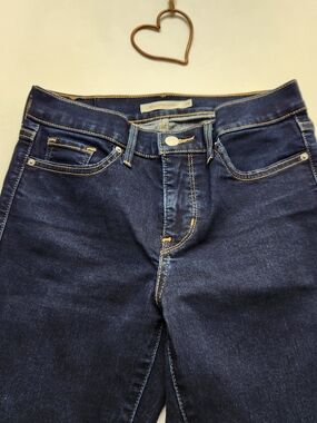 ⭐️NWOT Classic Levi’s 311 Shaping Skinny Jeans Mid Rise Dark Wash Minimalist 26